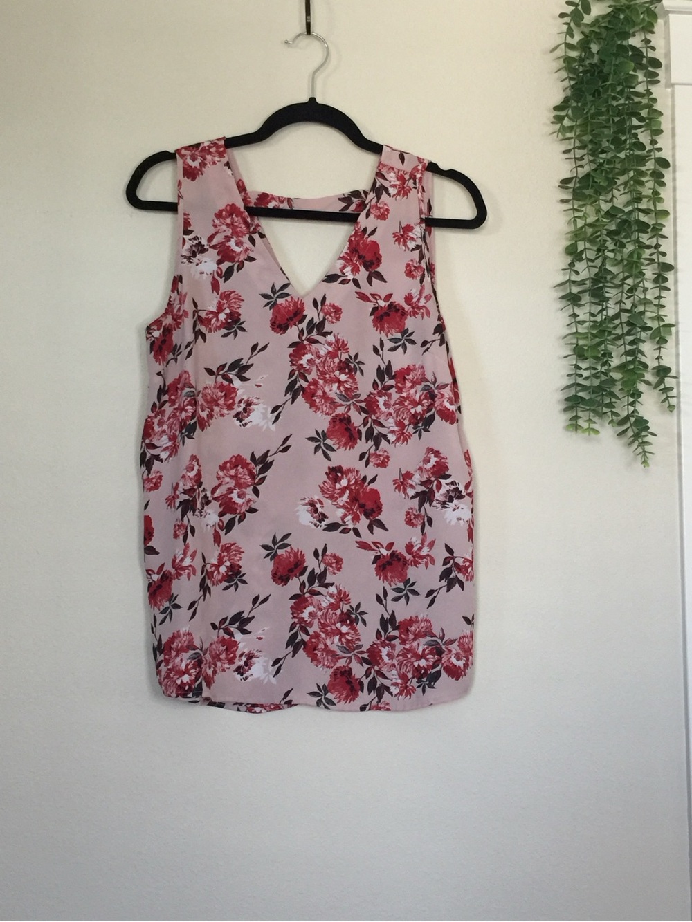 Maurices Floral Sleeveless V-Neck Blouse in Blush and Red